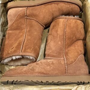 Womens UGG Classic Short Boot.